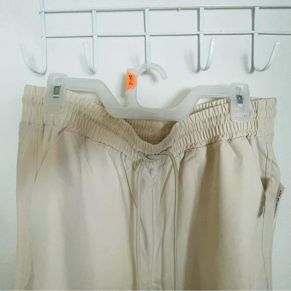 Old Navy Cream Cargo Pants - Picture 3 of 4